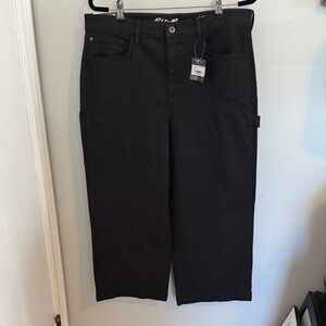 Eddie Bauer Black Twill high rise slightly curvy cargo crop pant